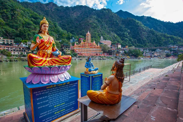 Rishikesh India Mayıs 2019 Ganj Nehri Kıyısında Oturan Tanrıça Parvati — Stok fotoğraf