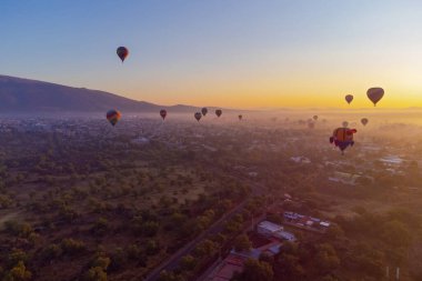 Sunrise on hot air balloon over the Teotihuacan pyramid