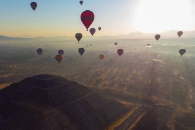 Sunrise on hot air balloon over the Teotihuacan pyramid
