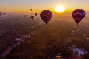 Sunrise on hot air balloon over the Teotihuacan pyramid