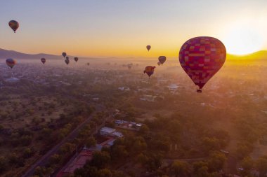 Sunrise on hot air balloon over the Teotihuacan pyramid