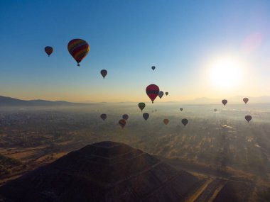 Sunrise on hot air balloon over the Teotihuacan pyramid