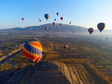 Sunrise on hot air balloon over the Teotihuacan pyramid