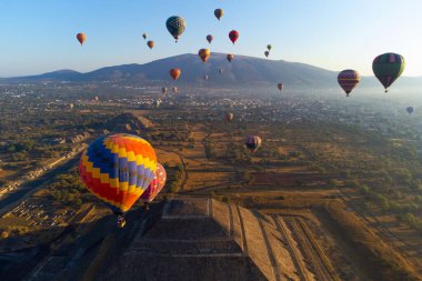 Sunrise on hot air balloon over the Teotihuacan pyramid