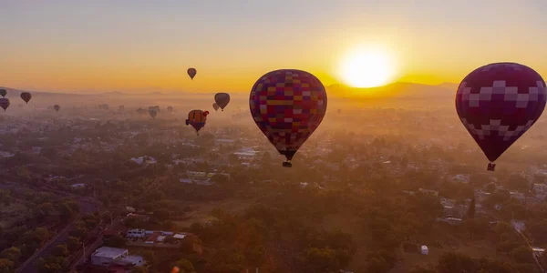 Sunrise Hot Air Balloon Teotihuacan Pyramid — 图库照片