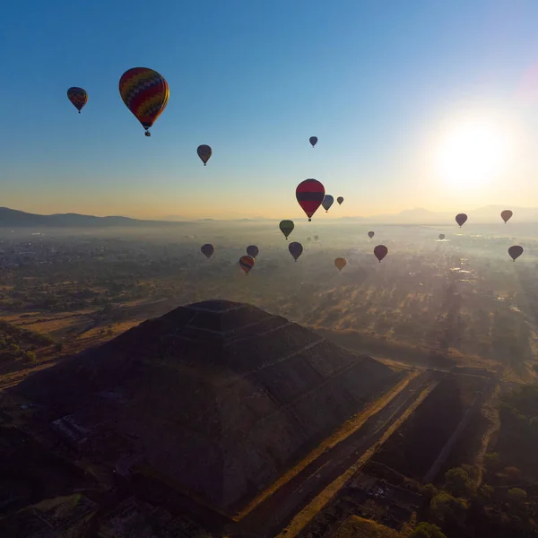 Sunrise Hot Air Balloon Teotihuacan Pyramid — Zdjęcie stockowe