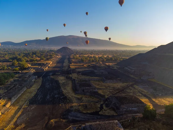 Sunrise Hot Air Balloon Teotihuacan Pyramid — Zdjęcie stockowe