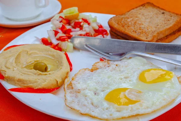Pequeno Almoço Israelita Com Ovos Hummus Salada Tomado Índia — Fotografia de Stock