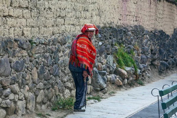 Peru Maio 2022 Homem Peruano Roupas Tradicionais Rua Ollataytambo Peru — Fotografia de Stock