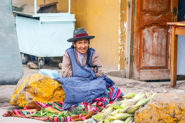 Peru May 2022 Peruvian People Traditional Clothes Ollataytambo Woman Selling — Foto de Stock