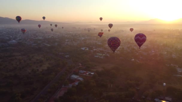Sunrise Hot Air Balloon Teotihuacan Pyramid — Stok Video