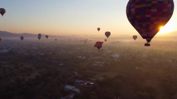Nascer Sol Balão Quente Sobre Pirâmide Teotihuacan — Vídeo de Stock