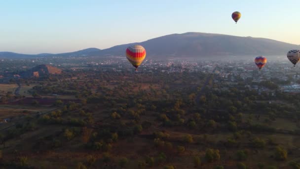 Sunrise Hot Air Balloon Teotihuacan Pyramid — Vídeos de Stock