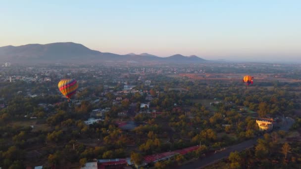 Východ Slunce Horkovzdušném Balónu Nad Teotihuacanskou Pyramidou — Stock video