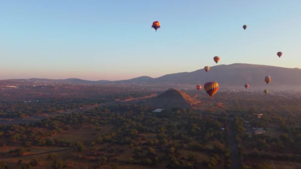 Sunrise Hot Air Balloon Teotihuacan Pyramid — Vídeos de Stock