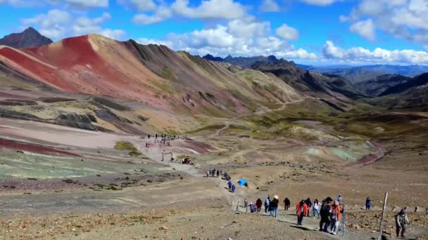 Peru Vinicunca Mai 2022 Touristen Bei Der Ankunft Auf Dem — Stockvideo