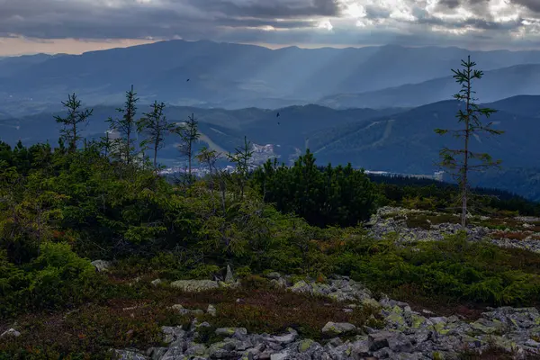 Sunrays Dramatic Sky Gorgans Area Carpathian Mountains — Stock Photo, Image
