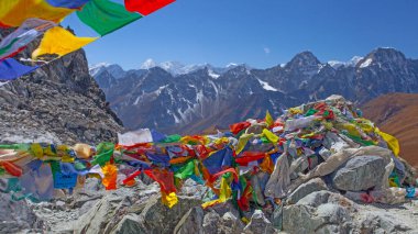 Cho La geçidinden, Gokyo göllerinden Everest Ana Kampı 'na giderken, Gokyo Gölü' nden Everest Kampı 'na giderken, Cho La Geçidi' nden,