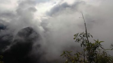 Andes dağları sabah bulutları Machu Picchu, Peru yakınlarında