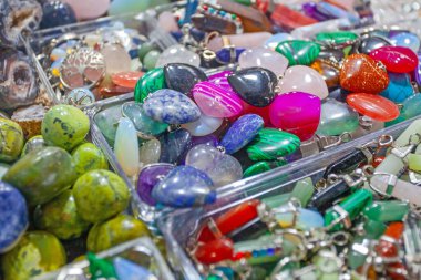 Aguas Calientes, Peru 'daki turizm pazarında maden taşı çeşitleri