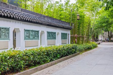 Zhuji, Zhejiang, Çin - 18 Haziran 2023: Zhuji, Zhejiang Eyaleti, Çin 'deki Xi Shi' nin şehir parkının manzarası