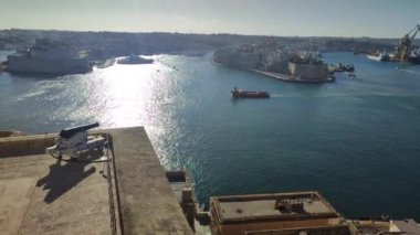 güzel manzara, pil ve Grand Harbor Valletta, Malta selamlayan üst Barrakka bahçeleri