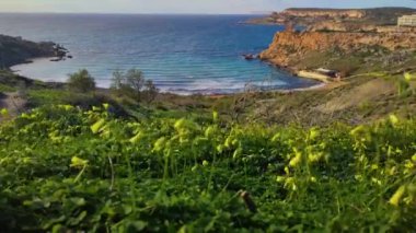 Malta 'nın ünlü Golden Bay ve Riviera Sahili kışın