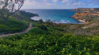 Malta 'nın ünlü Golden Bay ve Riviera Sahili kışın