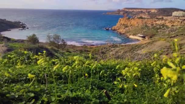 Maltas Berömda Golden Bay Och Riviera Beach Vintern — Stockvideo