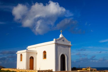 Küçük beyaz katolikler kilisesi, Meryem Ana Kilisesi Malta kıyılarında gebe kalma.