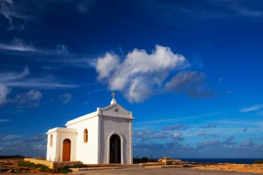 Küçük beyaz katolikler kilisesi, Meryem Ana Kilisesi Malta kıyılarında gebe kalma.