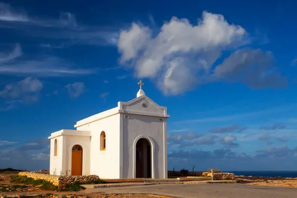 Мала Біла Католицька Церква Каплиця Непорочного Зачаття Мальті Ліцензійні Стокові Фото