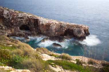 Uzun vadede Akdeniz ve Gozo 'nun kayalarının inanılmaz manzarası, Malta