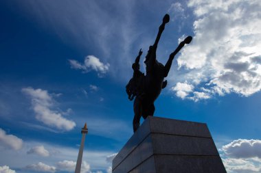 Jakarta, Endonezya - 3 Şubat 2020: İtalyan sanatçı Prof. Coberlato 'nun atına binen Prens Diponegoro' nun heykeli