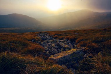 Ukrayna 'nın Karpat Dağları' nda şaşırtıcı gün batımı, Chornigyssyi hrebet aralığı