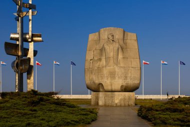 GDYNIA, Gdynia, Polonya - Jun2, 2023::: Gdynia 'da Yelkenliler Anıtı ve Joseph Conrad. Polonya 'da turistik yerler.