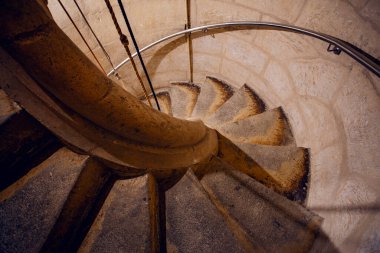 Mosta, Malta 'daki Mosta Kilisesi Rotunda' daki çan kulesine çıkan Spiral merdivenlerin ayrıntıları