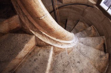 Mosta, Malta 'daki Mosta Kilisesi Rotunda' daki çan kulesine çıkan Spiral merdivenlerin ayrıntıları