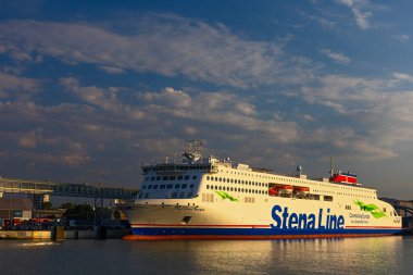 Gdynia, Polonya - 2 Haziran 2023: Gdynia 'da yolcu feribot manevrası