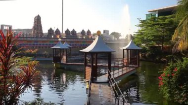 Yarasa ve Villa mağaraları yakınlarındaki güzel Hindu tapınağı, Kuala Lumpur, Malezya