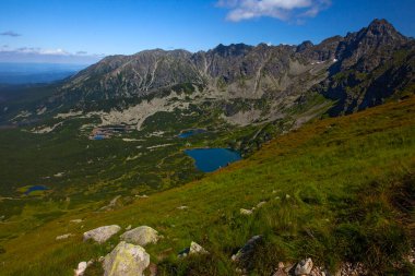 Buzul gölleri grubuna Tatra Mountain, Polonya, görünümden Kasprowy Wierch aralığı.