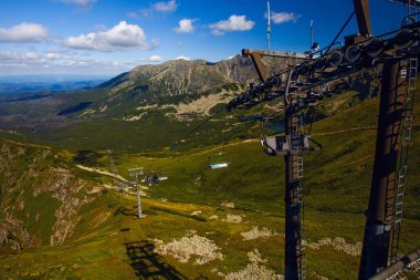 Zakopane, Polonya - 29 Temmuz 2024: Polonya 'nın High Tatra kentindeki Kasprowy Wierch Tepesine Kablo Araba.