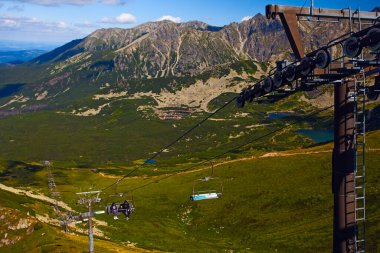 Zakopane, Polonya - 29 Temmuz 2024: Polonya 'nın High Tatra kentindeki Kasprowy Wierch Tepesine Kablo Araba.