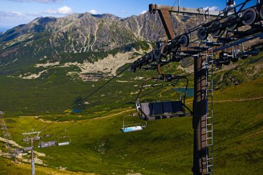 Zakopane, Polonya - 29 Temmuz 2024: Polonya 'nın High Tatra kentindeki Kasprowy Wierch Tepesine Kablo Araba.