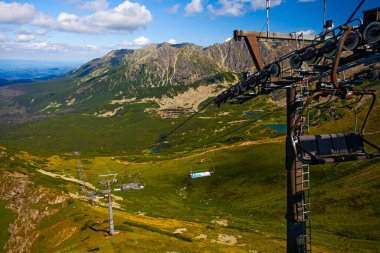 Zakopane, Polonya - 29 Temmuz 2024: Polonya 'nın High Tatra kentindeki Kasprowy Wierch Tepesine Kablo Araba.