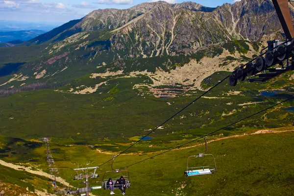 Zakopane, Polonya - 29 Temmuz 2024: Polonya 'nın High Tatra kentindeki Kasprowy Wierch Tepesine Kablo Araba.