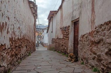 Cuzco 'nun eski caddeleri, geleneksel taş binalar, Peru