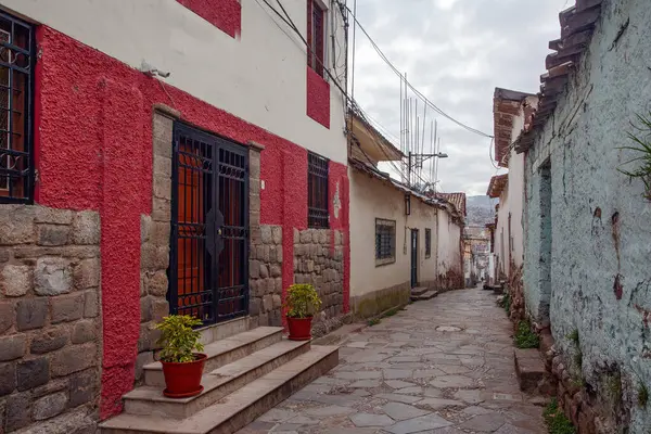 Cuzco 'nun eski caddeleri, geleneksel taş binalar, Peru