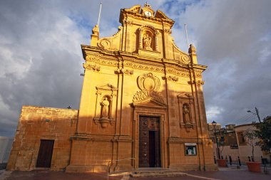 Victoria, Gozo, Malta - 16 Şubat 2024: Victoria Kalesi 'ndeki Roma Katolik Katedrali. Popüler turistik eğlence ve varış yeri.