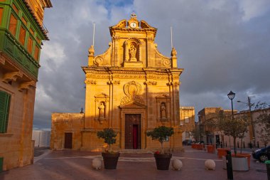 Victoria, Gozo, Malta - 16 Şubat 2024: Victoria Kalesi 'ndeki Roma Katolik Katedrali. Popüler turistik eğlence ve varış yeri.